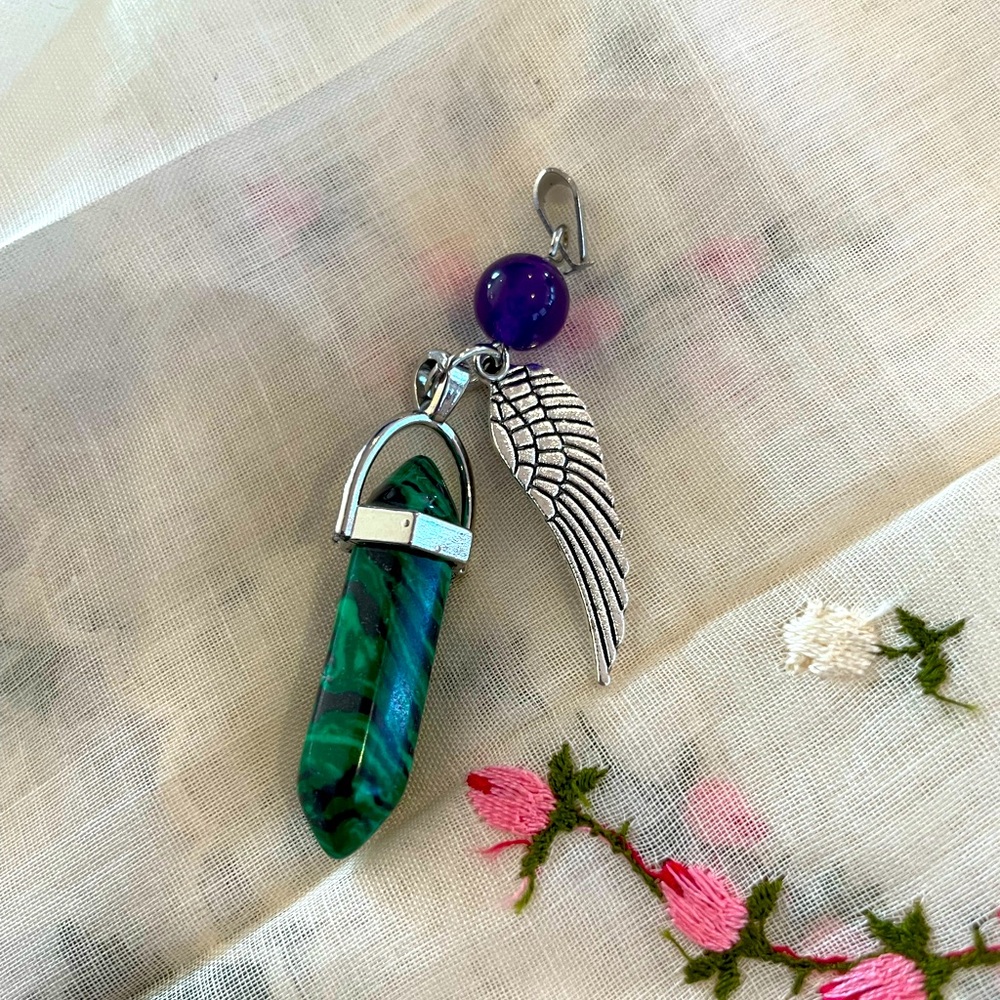 NWOTS Malachite crystal point Pendulum pendant with Angel wing purple lucky bead